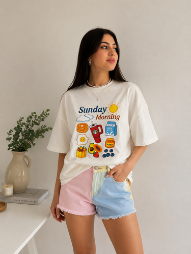 تیشرت باکسی اورسایز چاپی طرح Sunday Morning رنگ شیری
